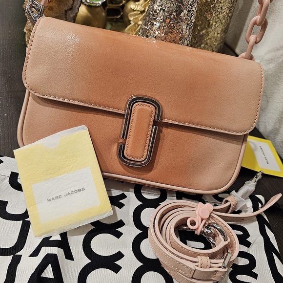 Marc Jacobs Handbags - Marc Jacobs The leather shoulder bag.  color Rose.